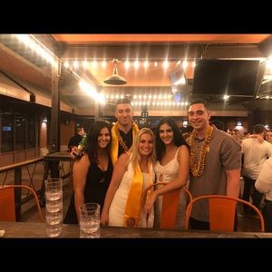 Meet your Posher, Ari